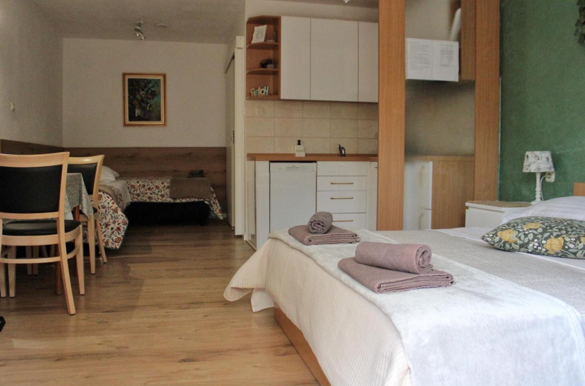 Laura-spacious On The Main * Makarska